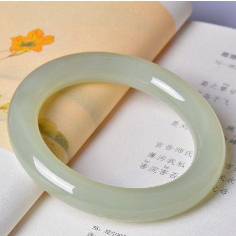 Xinjiang Hetian jade clear water bracelet: graceful and soft jade products